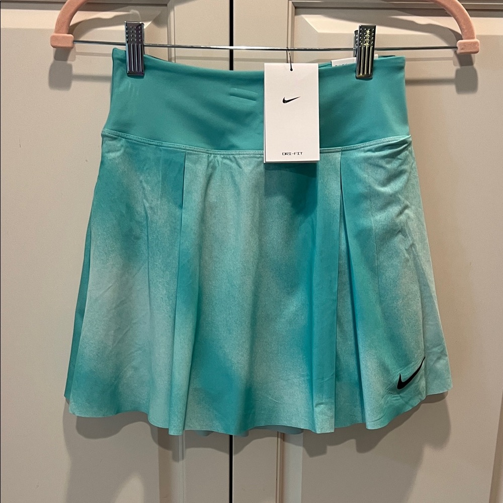 Nike Women's Aqua Skort leggings shorts underneath skirt. Pockets. 🆕